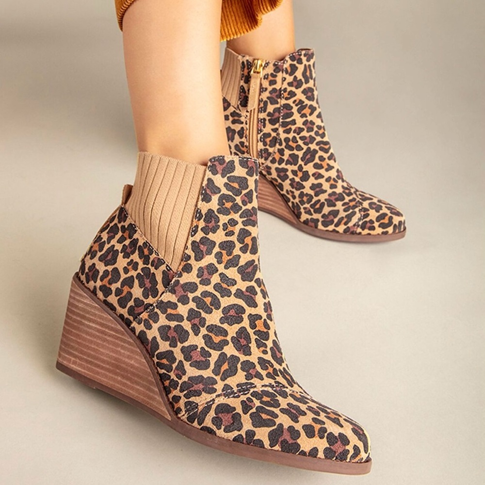 NWOB Toms Sadie Leopard Print Side Zip Wedge Ankle Booties Women’s Size 9